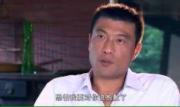 老板一不小心吻上你,老板的意外柔情瞬间